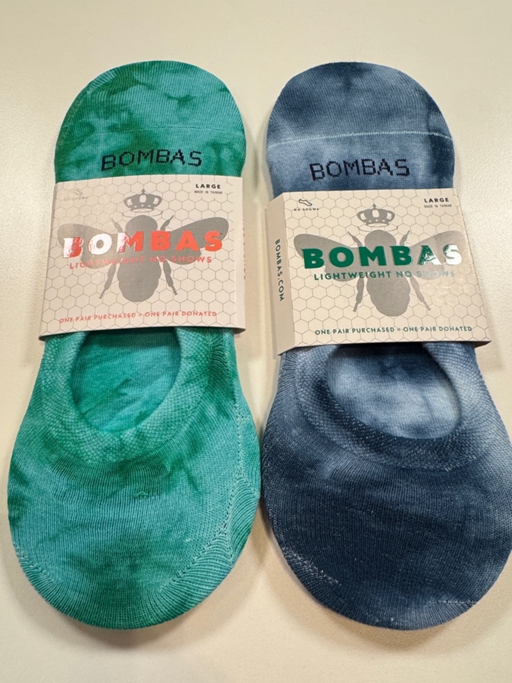 Bombas NWT Tie Dye No Show Socks 2 PR 1PR-GRN 1PR-BLU SZ: LRG Fits women 7-9